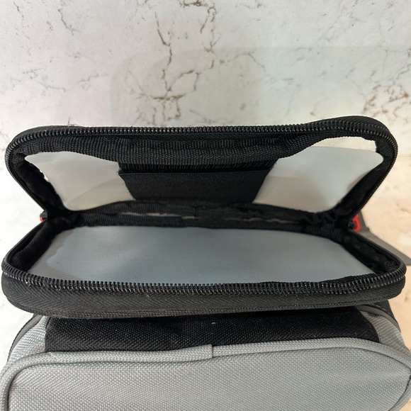 Bell Stowaway Bike Phone & Storage Bag.   NWOT - Picture 3 of 5